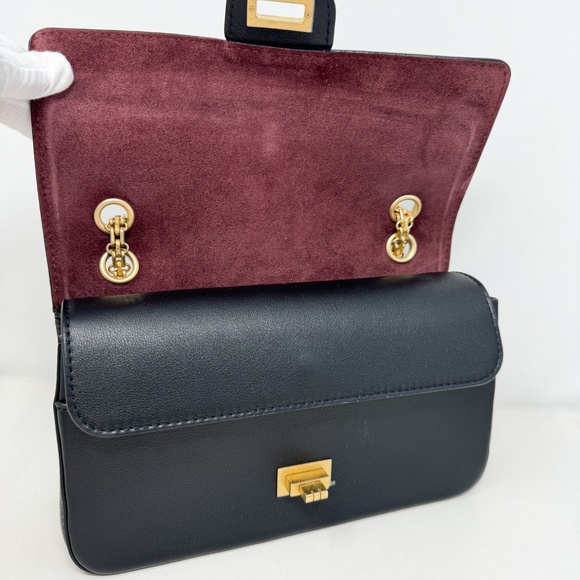 Chanel 2.55 Reissue Classic 225 Double Flap Bag - Picture 7 of 13